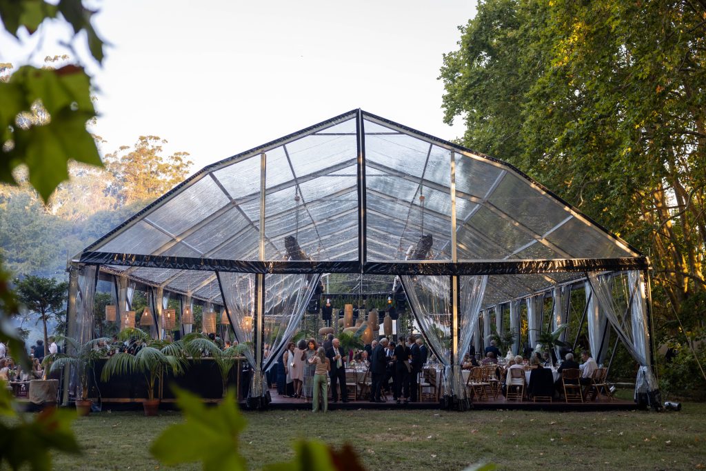 Carpa estructural montada para evento en Uruguay